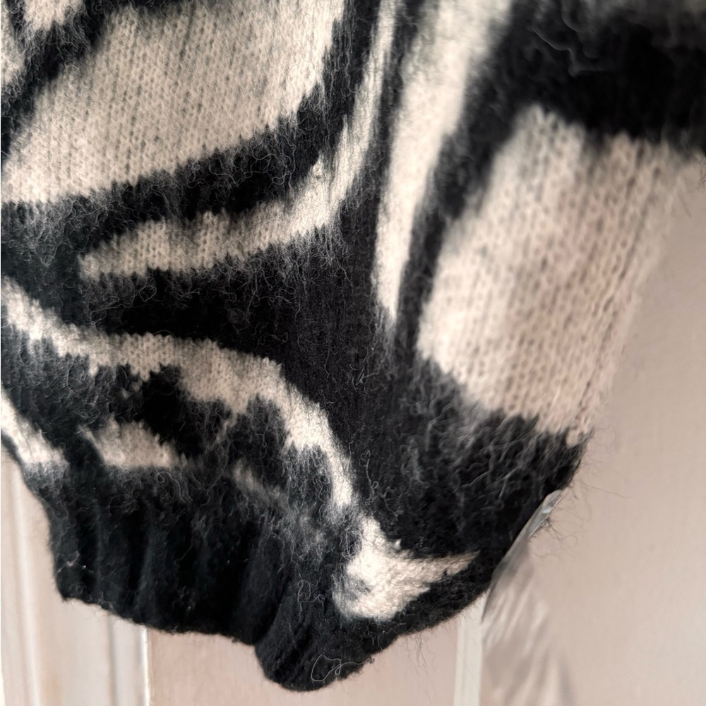FARM Rio Pineapple Ikat Knit Sweater - Picture 10 of 16
